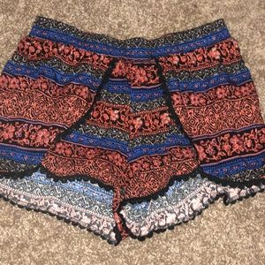 Casual patterned shorts